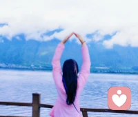 蓝天包容万象，流云随性而行，
这便是我内心最向往的人生状态。配图