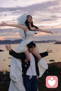 杨绛先生曾经说过：能让你温柔的人，肯定给了你极致的爱，能让你沉默的人，肯定给了你极大的伤害，能让你变暴躁的人，肯定让你受尽了委屈，慢慢的你会发现，一个好的伴侣真的可以减轻一半的人间疾苦，如果有一天你要结婚了，我只希望，那是因为他真的值得！配图