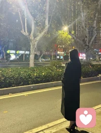 我是一名倾听师，不评判，不打断，不灌输，只愿意做你情绪的“树洞”，陪你走过那些难熬的时刻，让你知道:你不是一个人在面对，如果你需要，我随时都在！配图