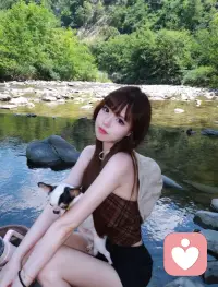 我不会因为人性而感到意外
也不会花太多时间感受背叛
我总是低下头调整自己去适应这类事情
我不喜欢任何成为受害者的感觉
我不是受害者 我是幸存者