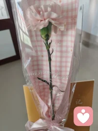 心理咨询能帮人缓解痛苦、梳理情绪、修复创伤、调节心理内耗，但它不负责矫正人品、重塑三观。情绪可以被疏导，但骨子里的人品和三观，只能靠自己自省、选择和修行，外人包括咨询师都替不了。配图