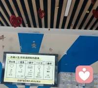 我见花儿多妩媚，花儿见我亦如此。配图