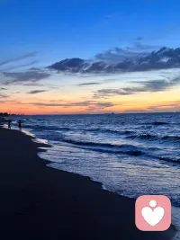  感情里最珍贵的从不是热烈情话，而是有人看穿你的脆弱，体谅你的不易，静静陪伴，深深懂得。