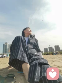 “别人如何看待你，那是别人的课题。你无法左右，也没必要去左右。”
别人怎么看你，是他根据自己的认知做出的主观判断，与真实的你毫无关系。
别人怎么看你，那是他的课题；你怎么活，才是你唯一的课题。