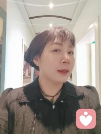 好好打扮自己，从不是为了讨好谁、取悦谁
不用迎合别人眼光，不用在意旁人评价
只是忠于自己，热爱生活，善待自己
取悦自己，才是终身浪漫的开始