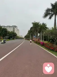 嗨～周五快乐🎊
用喜欢的方式唤醒一整天的好状态~🧡配图