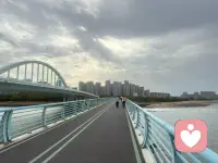 不执着于只做“好人”
也不抗拒自己的“棱角”
外界需要温和明亮
我便向阳而生

世事需要锋芒底线
我便以阴守心

阴阳随心切换
却不被任何一面定义
我即是道
我即是平衡
万事万物
皆可从容应对配图