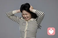 崩溃的时候别做这几件伤害自己的事。

不要熬夜折磨自己
不要暴饮暴食
不要自我否定
不要冲动发消息
不要做重大决定
不要跟人吵架

亲爱的朋友，请你累了就休息，难过就发泄
如果你愿意，可以和我说说话，我会安静的陪着你。