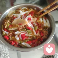 美好的一天，从吃一碗自己下的面条开始。

其他事，吃完面再说…………配图