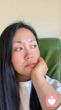 跟任何人较劲，就是在消耗自己，当无法沟通时，就放弃沟通。人和人相处原则是，我们不同，但都没有错，不必强求别人完全理解自己，不去计较小事，就随它去。不去理会他人．睁只眼闭只眼，较劲只会伤自己的身体思想不在一个高度，尊重就好，三观不在一个层次，微笑就好．不要和重要的人计较不重要的事，不要和不重要的人计较重要的事。配图
