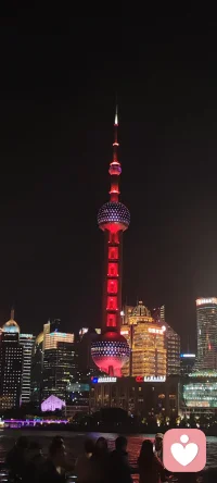 东方明珠，越夜越美配图