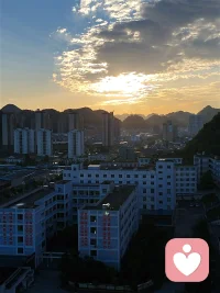 黎明的阳光充满希望…配图