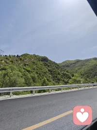 允许存在误解，接纳和不喜欢
​也茫然，还好勇敢。配图