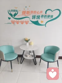 我是专业心理咨询师，也可以做您的专属倾听师，倾听您的心声，分析问题背后的真相，感受到您的感受，如有需要可以艾特我约时间哦