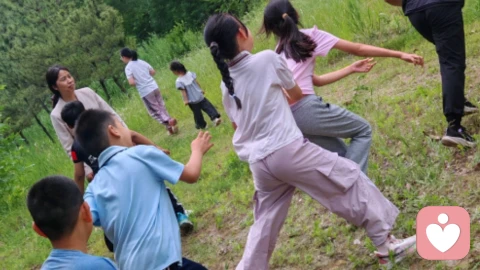 \n高考倒计时，心理咨询师写给家长：最后几天，请做孩子的“容器”\n\n临近高考，许多家长发现孩子好像“变了”：失眠、烦躁、沉默、一点就着……于是自己也跟着焦虑