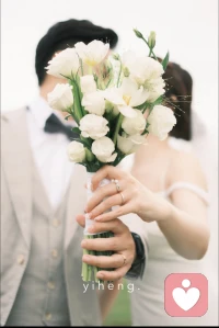 婚姻是什么？
是烟火共生，是风雨同路；
是迁就，是妥协，是取舍，也是自愈；
是保留自我，又愿意为彼此让步；
是真诚能开花最好，如若不能，也要给自己筑起保护的尖刺。
如果重新选择，你还会走进婚姻吗？配图