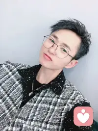 情绪价值到位，心理素质好，个人接单，来，姐姐砸我配图