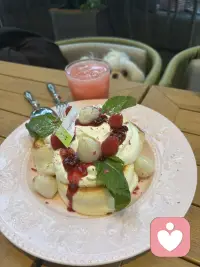 我非常喜欢麦家说的一段话：
我还是喜欢一个人待着，孤独对我来说不是问题，朋友对我来说也不是一种依赖。我足够了解自己，知道自己要什么，在享受什么，这就够了……配图