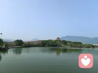 早安分享[庆祝][微笑][玫瑰]
结交正能量的朋友，胜过万卷书。
这样的人，不光传授正能量。
重要的是，教会你如何做一个正能量的人。
阳光快乐，如同太阳，散发着明亮的光和热。物以类聚，人以群分。
和什么样的人在一起，你就会在什么样的环境中，成为一个什么样的人，人与人之间，选择和谁在一起最为重要！配图