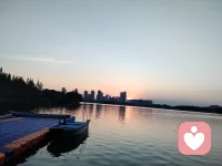 不知不觉又到月底了，时光每天重重复复，生活每日忙忙碌碌，看淡一切，知足健康才是幸福，日子在慢慢向前，事情会慢慢变好，愿你携着满满的自信和善良，不惧将来，不念过往，走的铿锵，活得坦荡。配图