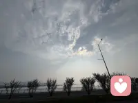 不慌不忙，安静沉稳，努力活成自己喜欢的样子。
收起负面情绪，带着热忱前行，平凡生活也藏着万丈光芒。性格随和超好相处，愿意倾听你的喜怒哀乐，帮你解开心里疙瘩，用心倾听，温暖相伴。