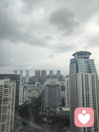 这天是不是要下雨，有什么不开心的可以跟我说，勿扰有色话题哦！配图