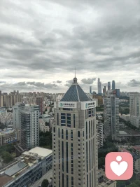 又是乌云密布的一天配图