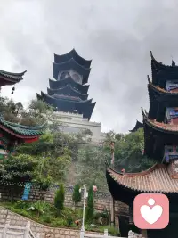 一方蜡

七情六欲铸一方蜡，先拿起，必然后放下。

闲言碎语铸一方蜡，先问，还是后答？配图