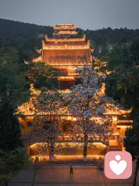 行愿阁天眼观“邪淫”法界信息

当一个人意淫时

法界画面：

当一个人意淫时，即被各种黄色信息（电影电视小说漫画……）刺激到大脑，魂神主动代入某个角色时，在法界里他（她）的面貌就开始扭曲了，跟所代入角色开始融合，这种融合过程中他本人的魂神开始破碎，身光逐渐变暗，代入感越深，代表精气血气的红色能量就被抽离的越多，现实中就会觉得身体好疲倦，肝胆脾处笼罩了黑色雾气。

结束意淫后破碎魂神恢复的非常慢，大量的缺口需要能量补充，人会变得非常贪吃，或者完全不想吃东西（虚不受补的状态）。
所以此人现实生活中要不虚弱肥胖要不就是骨瘦如柴的模样。

人生来与天地间有条很粗的能量柱链接着，所以常有顶天立体之说，意淫严重时这种代表斗志跟生命力的能量柱从天地间被截断，随着意淫的次数增多 ，这股与天地链接的能量柱就削减断开的越多，再链接时会变细，与天地间的能量柱被彻底削掉时，此人法界里不复人形！如枯木烂泥！

面相：

习惯意淫的人法界里五官已经附着了很多淫秽众生，反应到面相上，第一感觉就是猥琐，面目无光还算轻微的，严重的有脸部爆痘，五官变形或面目狰狞或其他丑陋不堪的样子。

财运：

魂神破碎各处都有碎缝隙 ，无法承载更多财物，哪怕是已经承载的财物也会四散而走，现实生活就是不容易挣到钱，也存不住钱，哪怕挣到钱了也会立刻以各种方式流失掉。

婚恋方面：

法界里跟现实的样子已经让伴侣无法直视，所以现实生活中，恋人或伴侣忍不住从心底厌恶起他（她），而且意淫对象不管是虚拟的还是真人，都是对自己伴侣爱人的不忠，而且魂神被切割撕裂到各个意淫对象身边，
本人的魂神与能量日渐不足，福报被削减到不能跟伴侣爱人匹配时，婚恋会破裂。
没有对象的人，代表婚姻的线，随着意淫的次数变黑乱变打结甚至彻底断开。
孤苦无依，孤独终老就是结局！配图