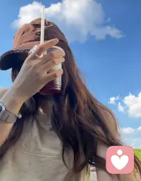 🧃⁾⁾ʜᴀᴘᴘʏ̆̈෴✌🏻
中医说：凡是能让你快乐的 就是你的药💊配图
