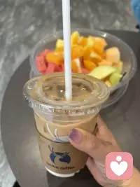 40+的林女士一个人在商场点了一杯瑞幸，一个人安静的待了一下午！配图