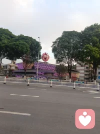 人生没有过不过的坎，相信自己走出低谷，走向阳光大路