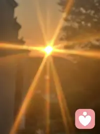 不是没人说话，而是心里的话，不敢随便说。没人懂你的委屈，没人接住你的情绪，没关系，我一直都在，安静听你倾诉。配图