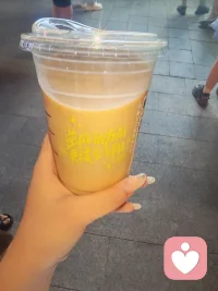 亲爱的，愿你勇敢面对不适，迎来生命中真正的转变🌱  

🛤️ 越是去竭力回避不适的感觉——  
就越是难以推进生活中的重要转变  

🌿 成长从不待在舒适区  
蜕变总要经历一点痛  

😌 直面脆弱，才能走向强大 配图