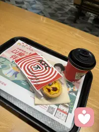 比起“加油”“别难过”，有时候我们更需要的只是——“我在听”。

不分析，不建议，不催促，就只是陪你把那些说不出口的话，慢慢说出来。

如果你最近觉得有点重，不妨来找我聊聊，哪怕只是碎碎念。

☕️ 今天的咖啡有点苦，但听你说话的那一刻，心里是甜的。配图