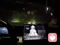 人有时候啊 
石头扔过来不吭声 
糖递过来却红了眼眶……配图