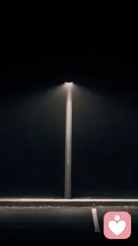 夜深了
你还不想睡  
你还在想着他吗配图