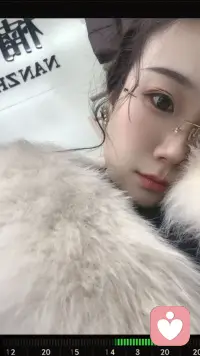 倾听者
当听到对方 把自己的心事慢慢 说给你听的时候
又何尝不是在 变相的 聆听着自己的心声……配图