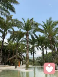 每个人心里都有一场不愿醒来的梦，一个不愿忘记的人，你不在我的生活里，却在我的生命里 ， 我可能终生都无法把你从我的心中抹去，即使在梦中我都想和你在一起，然而命运似乎并不偏爱我，只赋予了我爱你的权利，却不允许我真真拥有你。遇见你我从不感到遗憾，爱上你是心中最无悔的选择，哪怕岁月漫长，这份深情也不会被时光冲淡，就算无法并肩同行，你也是我此生最不愿辜负的遇见！配图