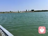 看看山看看水心情大好，我可以倾听你任何心声！配图