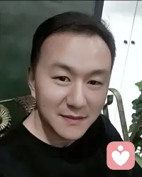 我愿意做你安静的倾听者，接住你的情绪与心事。不必伪装，不用逞强，所有委屈、疲惫、迷茫，都可以放心诉说，我认真听，耐心陪。