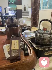 当了一天牛马总算坐下来喝杯茶，准备来当你们的情感垃圾桶，听你们讲故事很有趣😁，接单中配图