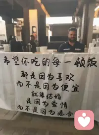 心上有个人，活着才精神，若无人思念，再美的日子也终究有些苍白，若无人可依，城市再喧嚣，都找不到自己的精神支撑；若有一个人可念、可思、可忆，已是命运最好的恩赐。人活一世，无非就是图那么一点牵挂和真情，无非是心里有慰藉，灵魂有寄托，无非就是千山万水间，总有一个人的眉眼，能挑起你心动的涟漪和温柔的欢喜……



应聘聊天师(树洞）
聊生活，聊八卦，聊感情，聊工作，吐槽
憋在心里很久想说没地方说的话，都说出来轻松一点(男女不限)！
服务承诺：接受任何分享，倾诉，不敷衍，做最温馨的答复，主打情绪治愈师！
备注：【先转账后聊天】：拒绝有色，暴力，反国家的话题！