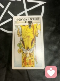 💡 综合解读：你的感情现状
 
这组牌串起来，讲了一个很清晰的故事：
你带着过去的伤痛，小心翼翼地经营着这段感情，付出了很多，却没有得到想要的回应，慢慢变得疲惫、焦虑，甚至开始怀疑自己，也失去了原本的自信和热情。关系就像一盆失去了阳光的植物，因为你的情绪内耗和状态失衡，慢慢失去了活力。
 
✨ 给你的建议
 
1. 先卸下防御，看清自己的真实需求：你现在的防备心，其实是在保护自己，但也挡住了对方靠近的路。试着问问自己，你害怕的到底是这段关系，还是过去的伤痛？只有先疗愈自己的不安，才能真正投入一段健康的关系。
​
2. 停止无意义的自我消耗：星币七逆位提醒你，不是所有付出都能立刻看到结果，也不是所有付出都值得。如果这段关系里，你一直单方面付出却得不到回应，不如停下来，重新评估这段关系是否值得你继续投入。
​
3. 找回你的权杖皇后能量：逆位的权杖皇后，其实是在提醒你，先把注意力放回自己身上。重新找回你的自信和热情，去做让自己开心的事，而不是围着对方转。当你重新发光的时候，关系的状态也会跟着改变。
 
 
 
塔罗只是给你提供一个看清现状的视角，最终的选择权，永远在你自己手里。配图
