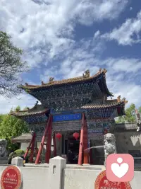 危险来临之时，
鸵鸟埋头沙里，
假装万事太平。
逃避解决不了问题，
只会让隐患不断累积，
直面困境，才是破局的开始。

【照片拍摄于我的家乡天水：文化馆】配图