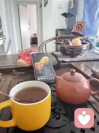 潜意识若不进入意识，那就是命运。
真正的成长，是向内审视、接纳阴影，
把焦虑化为动力，把挫折当作养分。
心有暖阳，何惧风霜；守得初心，终见繁花。配图