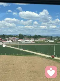 月亮不知道自己是月亮，
沙子不知道自己是沙子，
每个事务都不了解自己独特的模样。配图