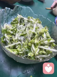 不必揪着过往反复内耗，错的关系、遗憾的结局，不是你的过错。你真诚付出、真心待人，这份温柔本身就很珍贵，得不到珍惜，只是对方不配，不是你不够好。

放下自我责怪，停止反复回想那些伤人的画面。你的心不该一直困在过去的牢笼里，往后把温柔留给自己。接纳所有不完美，接纳人生里的得失离别，得失随缘，心安即是归处。