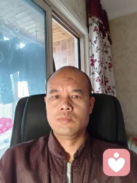 走过十几年婚姻冷暖，才真正明白：
最磨人的从不是争吵，是背叛后的拉扯、算计、颠倒黑白与自我内耗。
 
我们总在一段关系里忍让、迁就、掏心付出，
最后却发现，有些人天生自私，没有共情，不懂珍惜。
你越认真，越受伤；越妥协，越被拿捏。
 
不必强迫自己原谅，也不用逼自己立刻放下。
委屈可以倾诉，不甘可以释怀，情绪值得被看见。
及时止损，好好爱自己，才是一生的必修课。
 
我在这里，安静倾听，陪你梳理情绪，走出内耗。配图