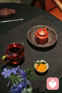 身为女性，在职场、情感、家庭中辗转，总有数不清的心酸。一路前行，我们习惯了懂事、习惯了忍耐。但你要记得，你的情绪也需要被呵护。想说的话，尽管慢慢讲…配图